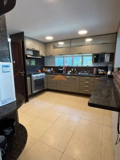 Casa em condomínio fechado em Muro Alto, 485m², 4 suítes, varanda, lavabo, cozinha integrada, piscina, 4 vagas de garagem