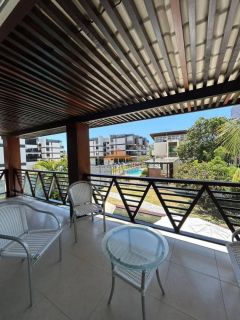 Casa em condomínio fechado em Muro Alto, 485m², 4 suítes, varanda, lavabo, cozinha integrada, piscina, 4 vagas de garagem