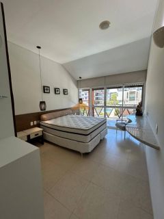 Casa em condomínio fechado em Muro Alto, 485m², 4 suítes, varanda, lavabo, cozinha integrada, piscina, 4 vagas de garagem