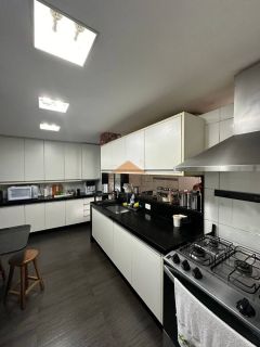 Edifício Baia de Vigo, 254m², 4 suíte, 1 Suíte Master, closet, lavabo, varanda, escritório, 2 vagas de garagem