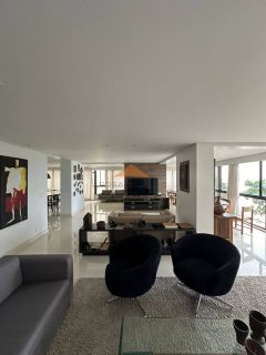 Edifício Baia de Vigo, 254m², 4 suíte, 1 Suíte Master, closet, lavabo, varanda, escritório, 2 vagas de garagem