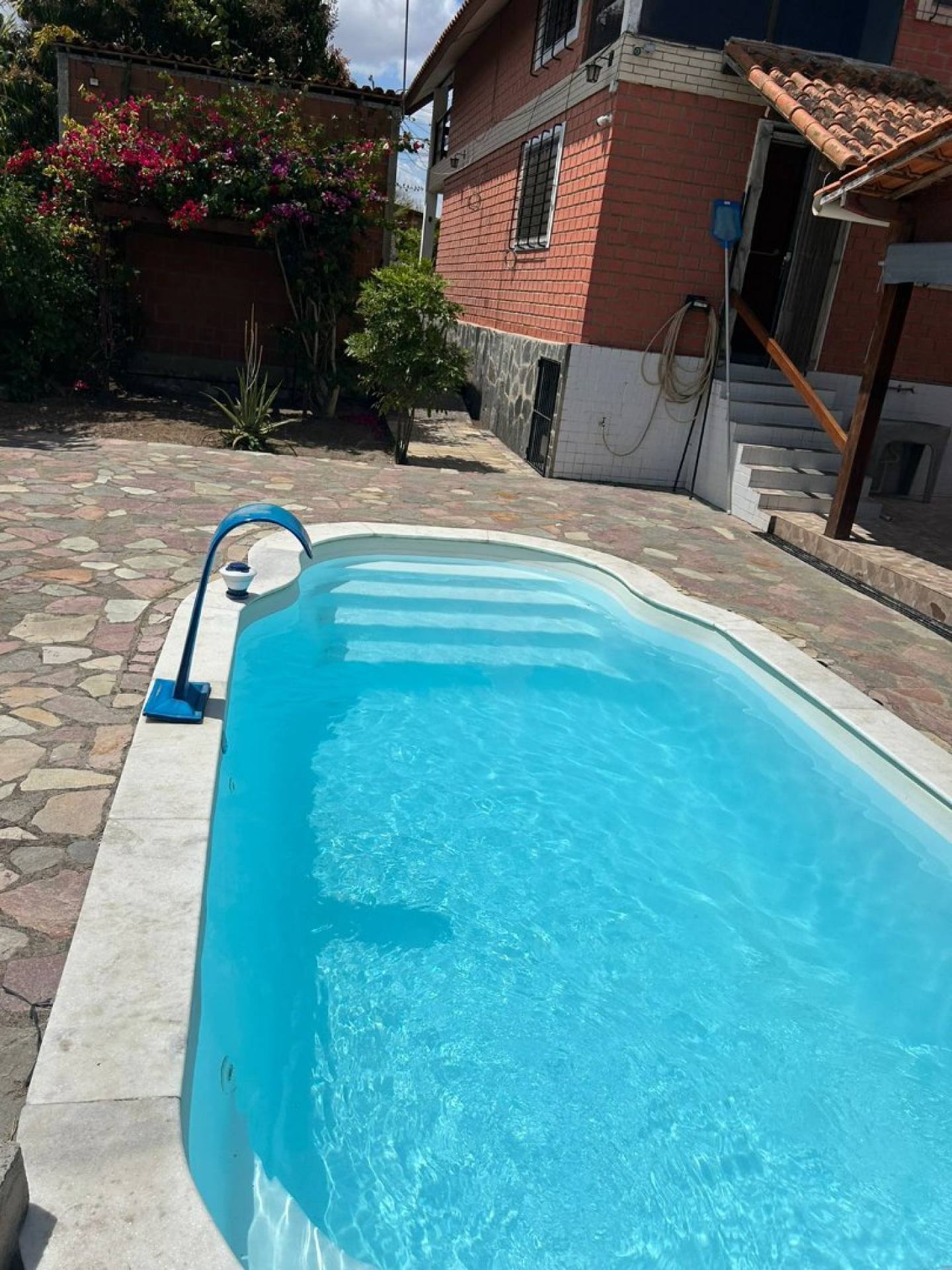 Sobrado para venda tem 200 metros quadrados com 4 quartos em Porta Florada - Gravatá - PE