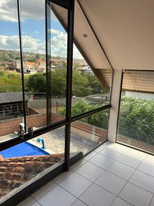 Sobrado para venda tem 200 metros quadrados com 4 quartos em Porta Florada - Gravatá - PE