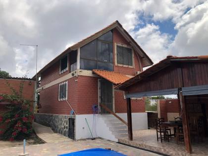 Sobrado para venda tem 200 metros quadrados com 4 quartos em Porta Florada - Gravatá - PE