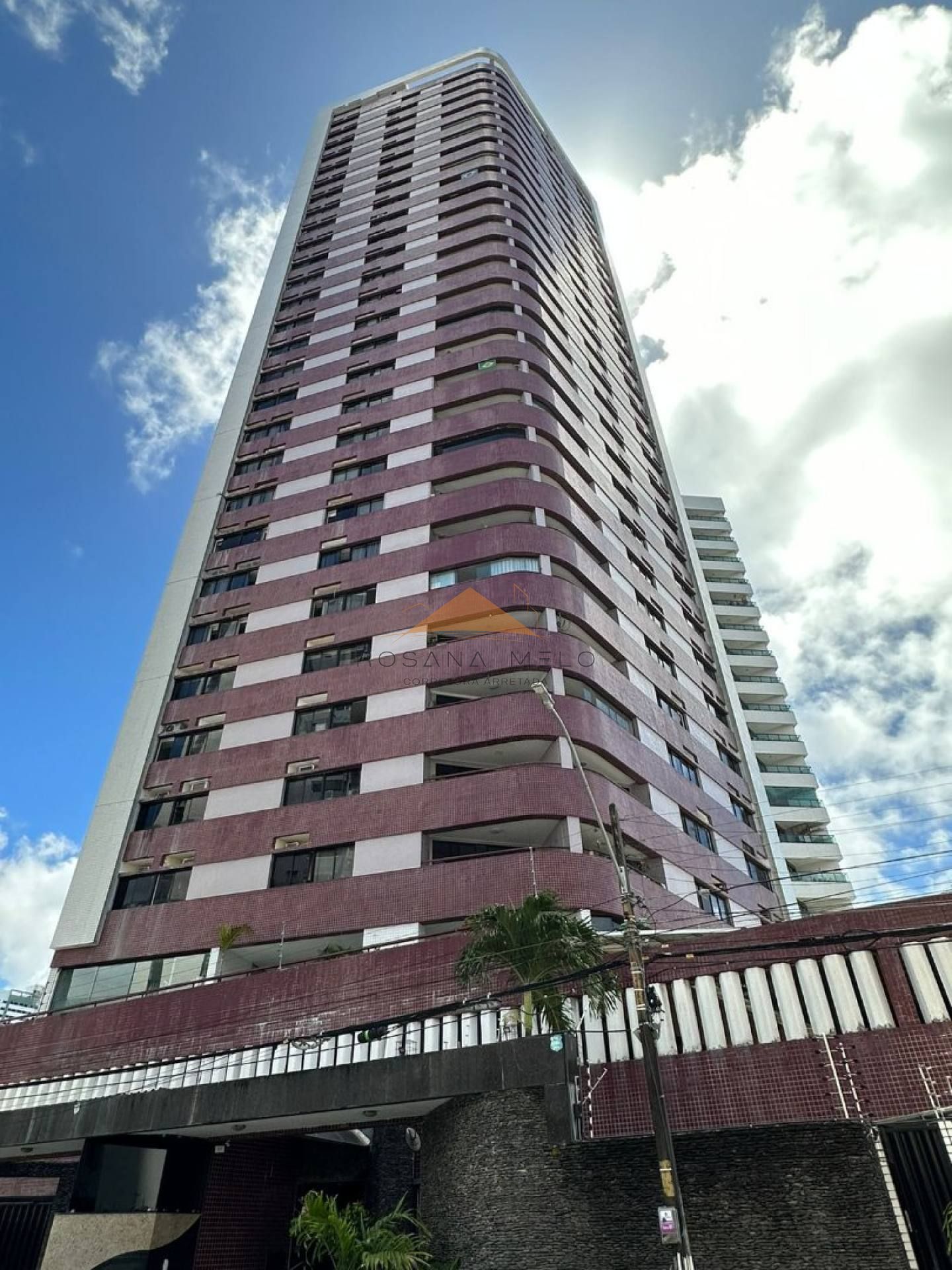 Edifício Bimini, 126 m², 3 quartos, 1 suíte, varanda, área de serviço, dependência completa, 2 vagas cobertas