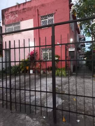 Apartamento duplex localizado no bairro da Torre, 03 Quartos, 02 Banheiros, 01 Vaga de garagem, Área de serviço.