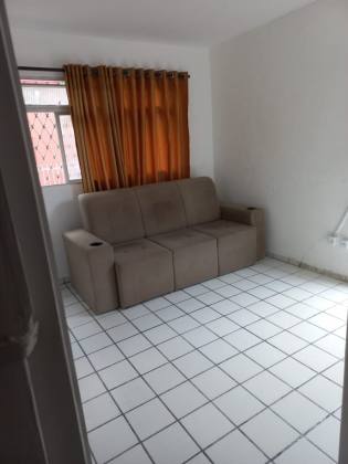 Apartamento duplex localizado no bairro da Torre, 03 Quartos, 02 Banheiros, 01 Vaga de garagem, Área de serviço.