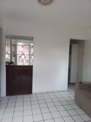 Apartamento duplex localizado no bairro da Torre, 03 Quartos, 02 Banheiros, 01 Vaga de garagem, Área de serviço.