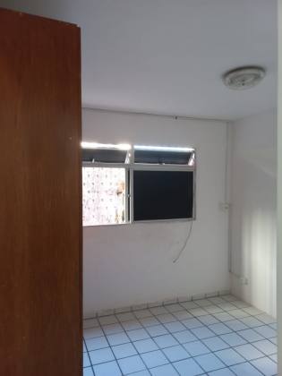 Apartamento duplex localizado no bairro da Torre, 03 Quartos, 02 Banheiros, 01 Vaga de garagem, Área de serviço.