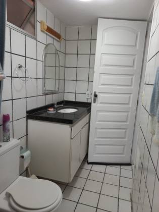 Apartamento duplex localizado no bairro da Torre, 03 Quartos, 02 Banheiros, 01 Vaga de garagem, Área de serviço.