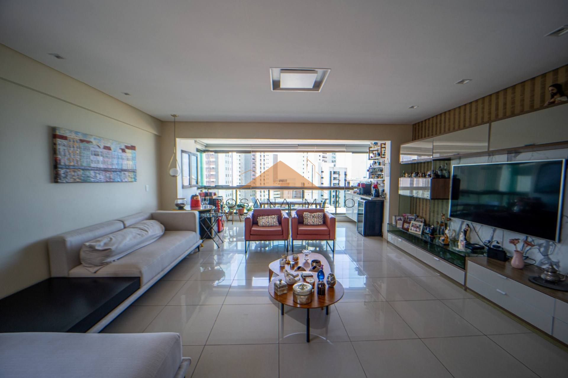 Edifício Lucilo Maranhão, 182 m², 4 quartos suítes com vista mar, moveis planejados, 3 vagas de garagem