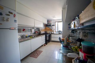 Edifício Lucilo Maranhão, 182 m², 4 quartos suítes com vista mar, moveis planejados, 3 vagas de garagem