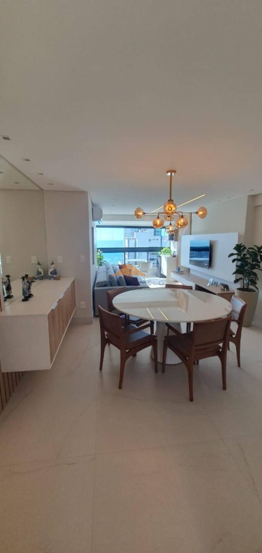 Edifício Costa Brava, 96 m², 3 quartos, 1 suíte, varanda, área de serviço, dependência completa, 2 vagas de garagem