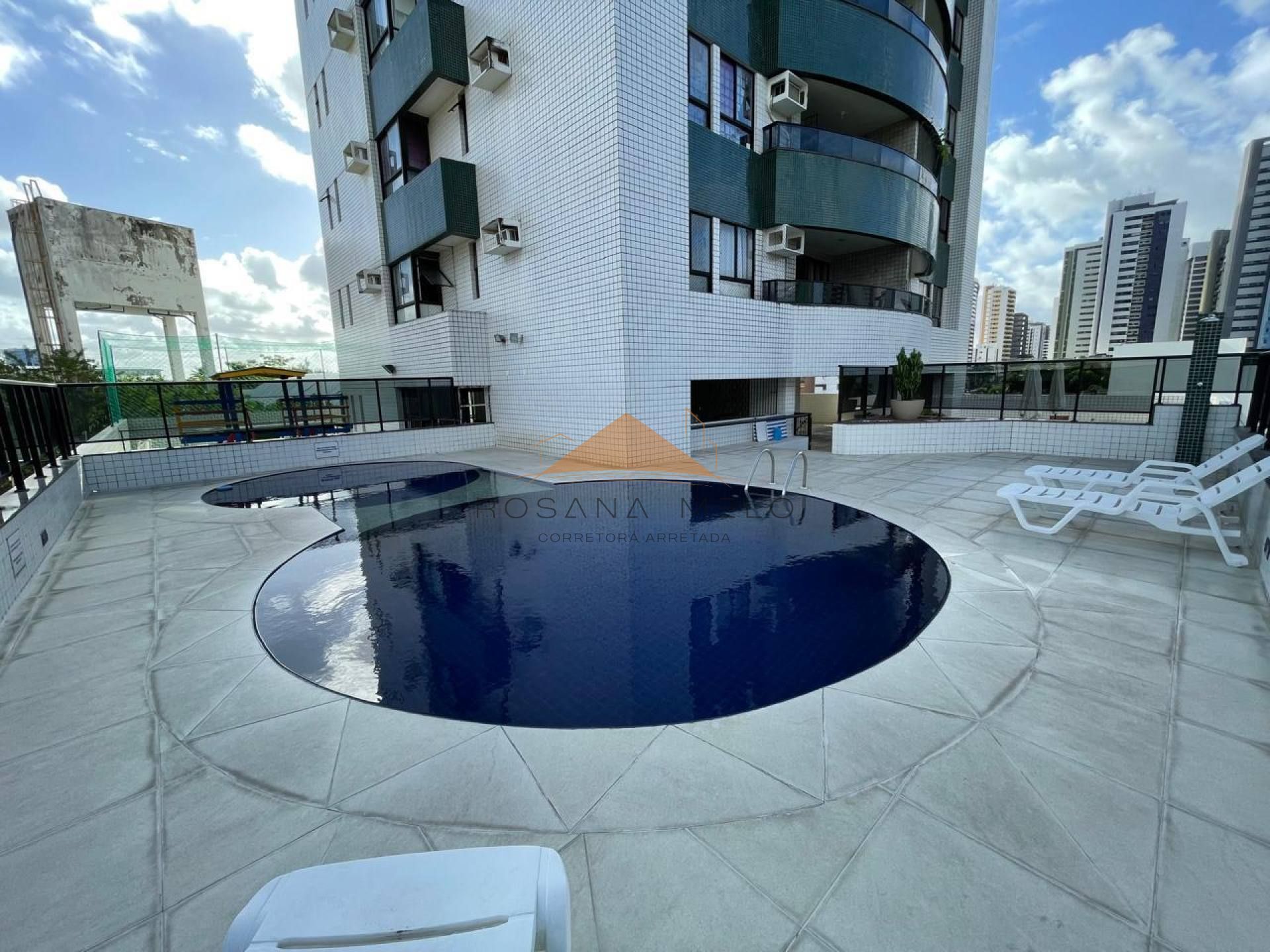 Edifício Boulevard Port Royal, 115m², 3 quartos, 1 suíte, sacada, 2 vagas de garagem, andar alto, nascente, vista mar