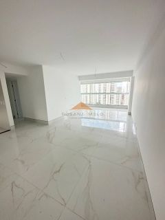 Edf. Glória Tinoco, 139m², 4 quartos, 3 suítes, varanda integrada, lavabo, copa, dependência completa, área de serviço e 3 vagas de garagem