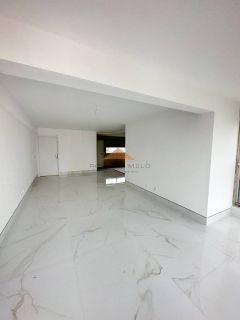 Edf. Glória Tinoco, 139m², 4 quartos, 3 suítes, varanda integrada, lavabo, copa, dependência completa, área de serviço e 3 vagas de garagem