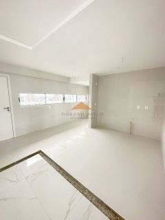Edf. Glória Tinoco, 139m², 4 quartos, 3 suítes, varanda integrada, lavabo, copa, dependência completa, área de serviço e 3 vagas de garagem