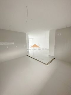 Edf. Glória Tinoco, 139m², 4 quartos, 3 suítes, varanda integrada, lavabo, copa, dependência completa, área de serviço e 3 vagas de garagem