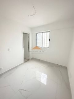 Edf. Glória Tinoco, 139m², 4 quartos, 3 suítes, varanda integrada, lavabo, copa, dependência completa, área de serviço e 3 vagas de garagem