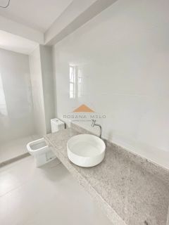 Edf. Glória Tinoco, 139m², 4 quartos, 3 suítes, varanda integrada, lavabo, copa, dependência completa, área de serviço e 3 vagas de garagem