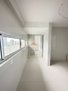 Edf. Glória Tinoco, 139m², 4 quartos, 3 suítes, varanda integrada, lavabo, copa, dependência completa, área de serviço e 3 vagas de garagem