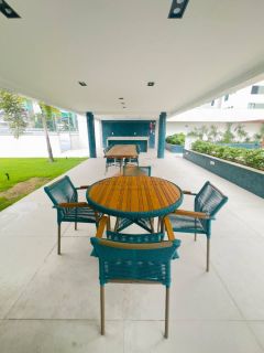 Edf. Glória Tinoco, 139m², 4 quartos, 3 suítes, varanda integrada, lavabo, copa, dependência completa, área de serviço e 3 vagas de garagem