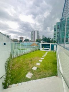 Edf. Glória Tinoco, 139m², 4 quartos, 3 suítes, varanda integrada, lavabo, copa, dependência completa, área de serviço e 3 vagas de garagem