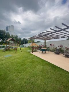 Edf. Glória Tinoco, 139m², 4 quartos, 3 suítes, varanda integrada, lavabo, copa, dependência completa, área de serviço e 3 vagas de garagem