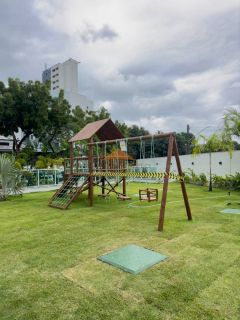 Edf. Glória Tinoco, 139m², 4 quartos, 3 suítes, varanda integrada, lavabo, copa, dependência completa, área de serviço e 3 vagas de garagem