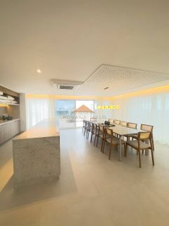 Edf. Glória Tinoco, 139m², 4 quartos, 3 suítes, varanda integrada, lavabo, copa, dependência completa, área de serviço e 3 vagas de garagem