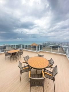 Edf. Glória Tinoco, 139m², 4 quartos, 3 suítes, varanda integrada, lavabo, copa, dependência completa, área de serviço e 3 vagas de garagem
