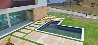 Mansão no Condomínio Jardim Imperial em Gravatá, 490m², 5 quartos, closet, 3 salas, varanda, piscina, churrasqueira