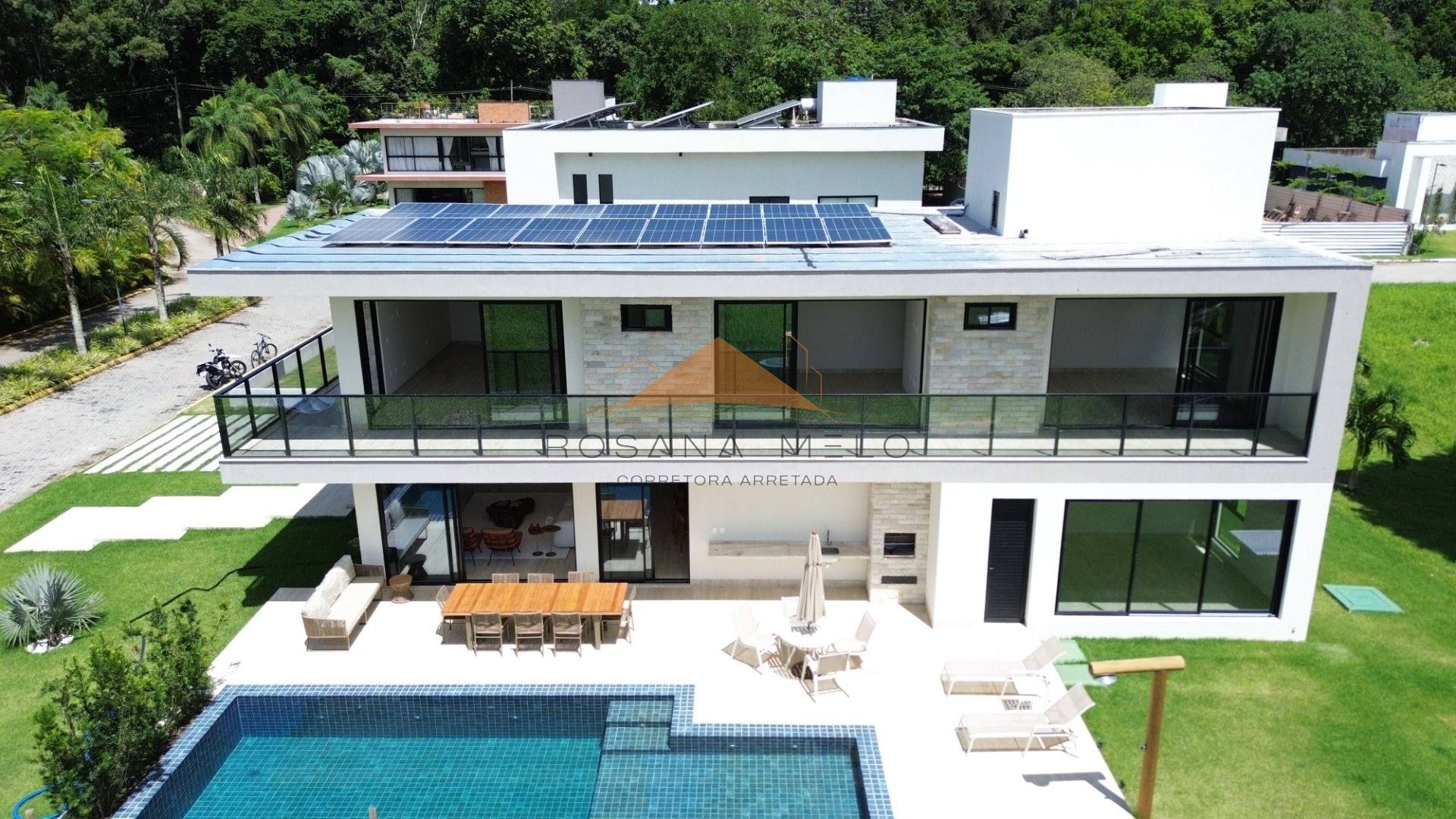 Casa com 4 quartos, 370m², piscina privativa, espaço gourmet com churrasqueira e 4 vagas de garagem em Aldeias