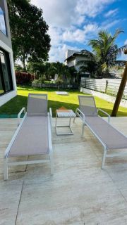 Belíssima casa em Aldeias com 370m², 4 suítes, piscina privativa, espaço gourmet com churrasqueira e lavabo, 4 vagas de garagem