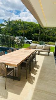 Belíssima casa em Aldeias com 370m², 4 suítes, piscina privativa, espaço gourmet com churrasqueira e lavabo, 4 vagas de garagem