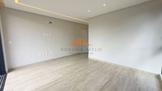 Belíssima casa em Aldeias com 370m², 4 suítes, piscina privativa, espaço gourmet com churrasqueira e lavabo, 4 vagas de garagem