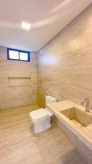 Belíssima casa em Aldeias com 370m², 4 suítes, piscina privativa, espaço gourmet com churrasqueira e lavabo, 4 vagas de garagem