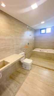 Belíssima casa em Aldeias com 370m², 4 suítes, piscina privativa, espaço gourmet com churrasqueira e lavabo, 4 vagas de garagem