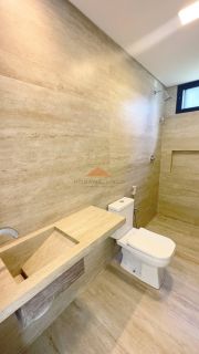 Belíssima casa em Aldeias com 370m², 4 suítes, piscina privativa, espaço gourmet com churrasqueira e lavabo, 4 vagas de garagem