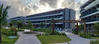 Flat a venda no Cupê,32m, condomínio estilo resort, novo, porcelanato, padrão Moura Dubeux,