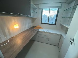 Apartamento a venda em Boa Viagem, andar alto, vista mar, com 4 suites,3 vagas de garagens e lazer completo.