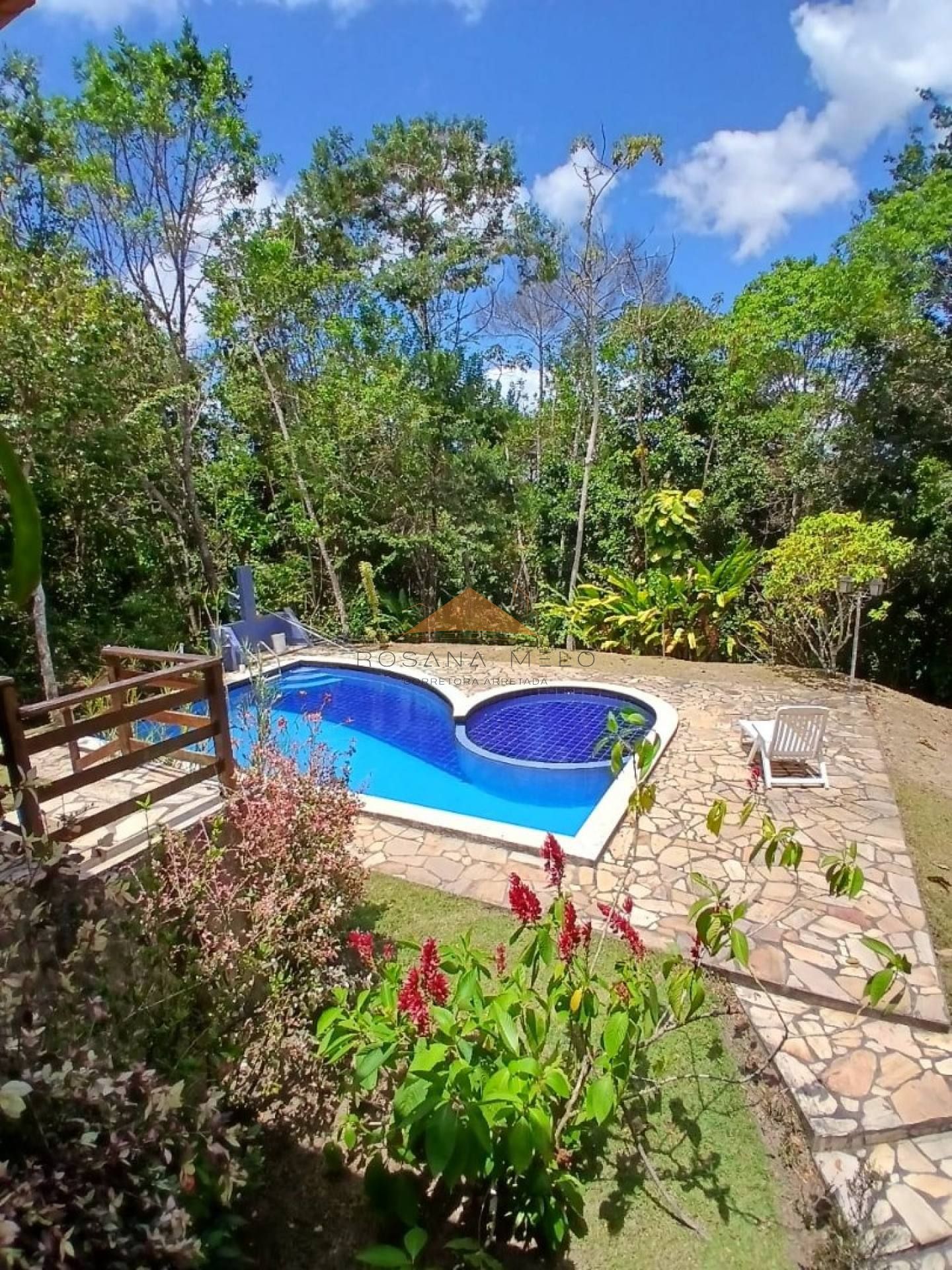 Casa no Privê Haras de Aldeia, 6 suítes, sala para dois ambientes, terraço amplo em L, piscina adulto e infantil, depósito interligando garagem e área de serviço e 5 vagas de garagem