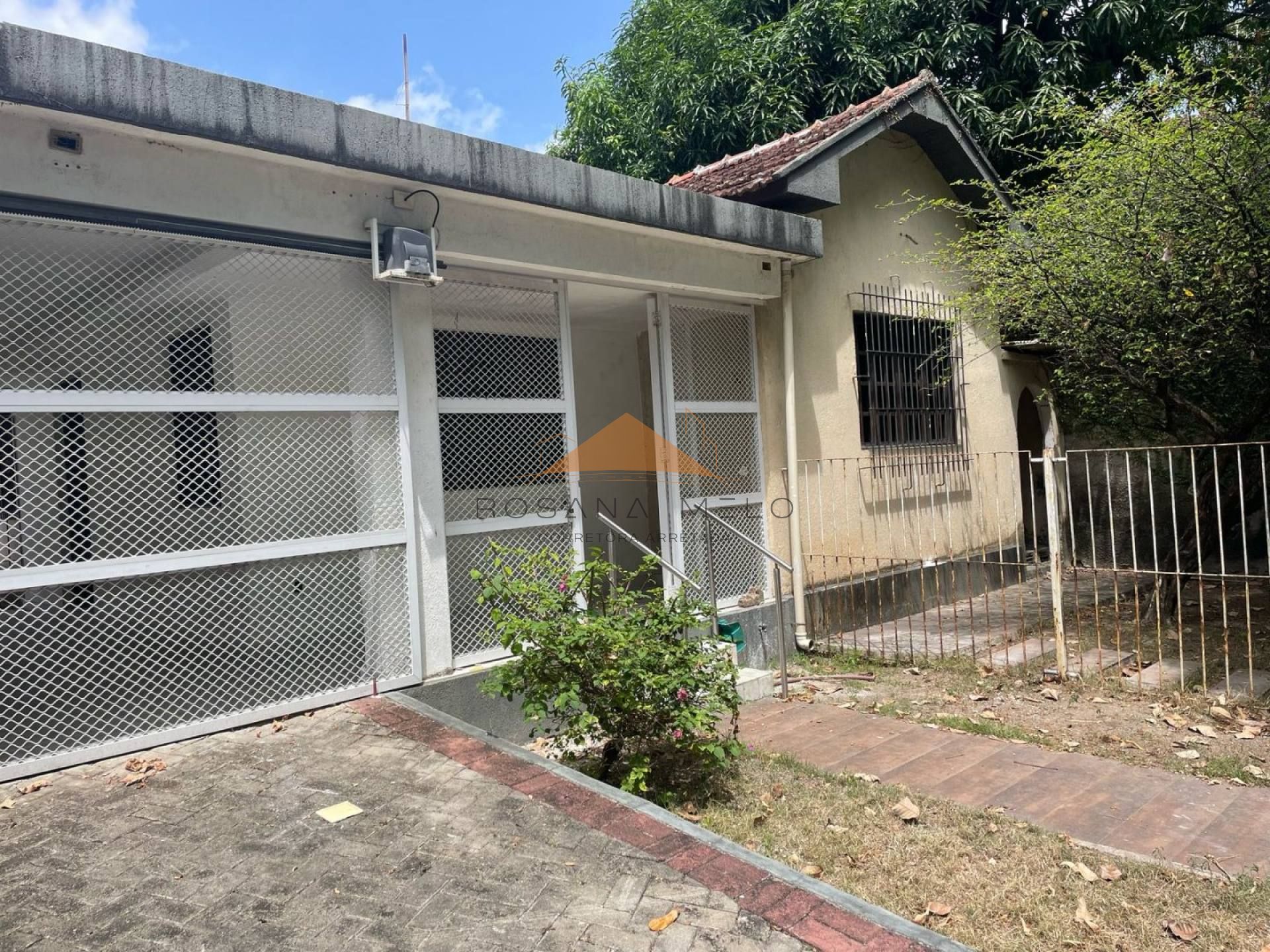 Casa Para Vender com 3 quartos 2 suítes no bairro Graças em Recife