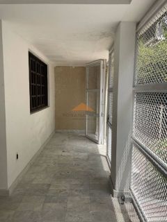 Casa Para Vender com 3 quartos 2 suítes no bairro Graças em Recife