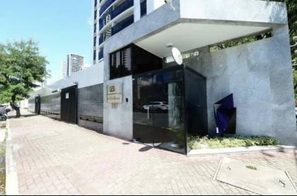 Apartamento 4 quartos com vista livre pro mar e área de lazer completa