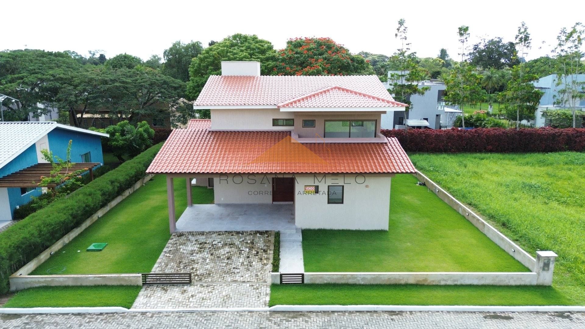 Casa com 4 quartos, 259m², closet, espaço gourmet e garagem para 4 carros em Aldeias