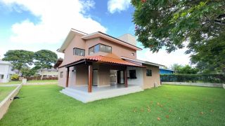 Casa no Condomínio Terra Viva, 259m², 4 quartos, 3 suítes, closet, espaço gourmet e garagem para 4 carros
