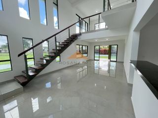 Casa no Condomínio Terra Viva, 315m², 4 suítes, varanda ampla em L, espaço gourmet, área verde, garagem para 2 carros