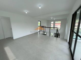 Casa no Condomínio Terra Viva, 315m², 4 suítes, varanda ampla em L, espaço gourmet, área verde, garagem para 2 carros