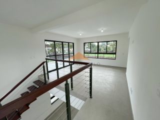 Casa no Condomínio Terra Viva, 315m², 4 suítes, varanda ampla em L, espaço gourmet, área verde, garagem para 2 carros